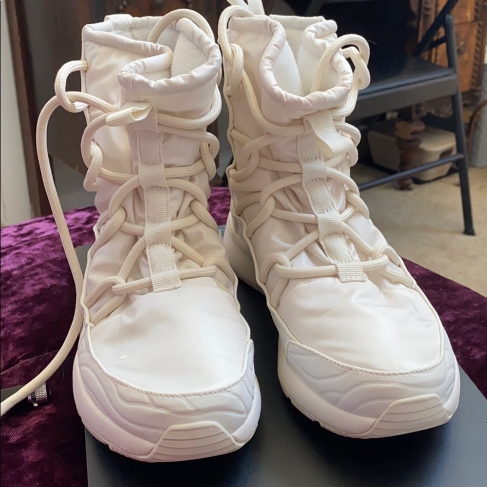 Women's Nike Tanjun High Rise White Shoe Boots